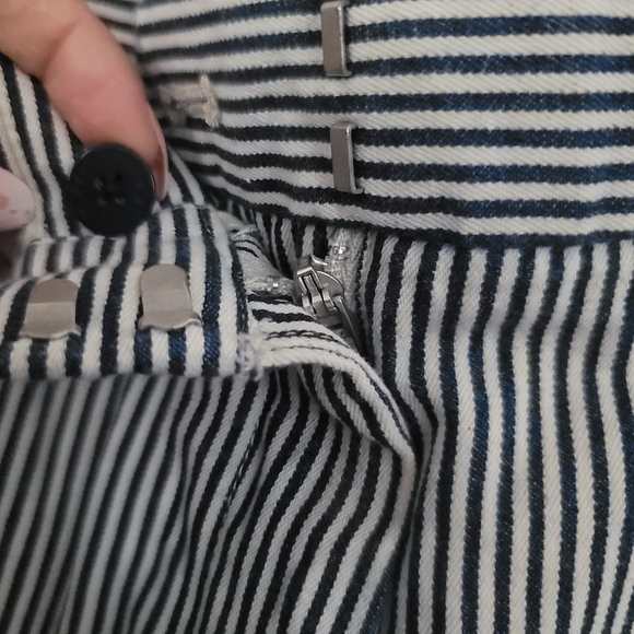 GAP NWT! Tailored shorts navy blue & white stripes size 4R - Picture 6 of 7